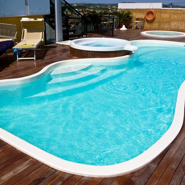 Votre fournisseur de piscine coque Valence